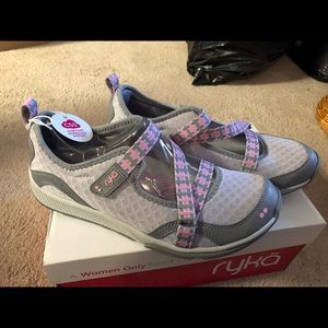 Casual summer sandals/sneakers